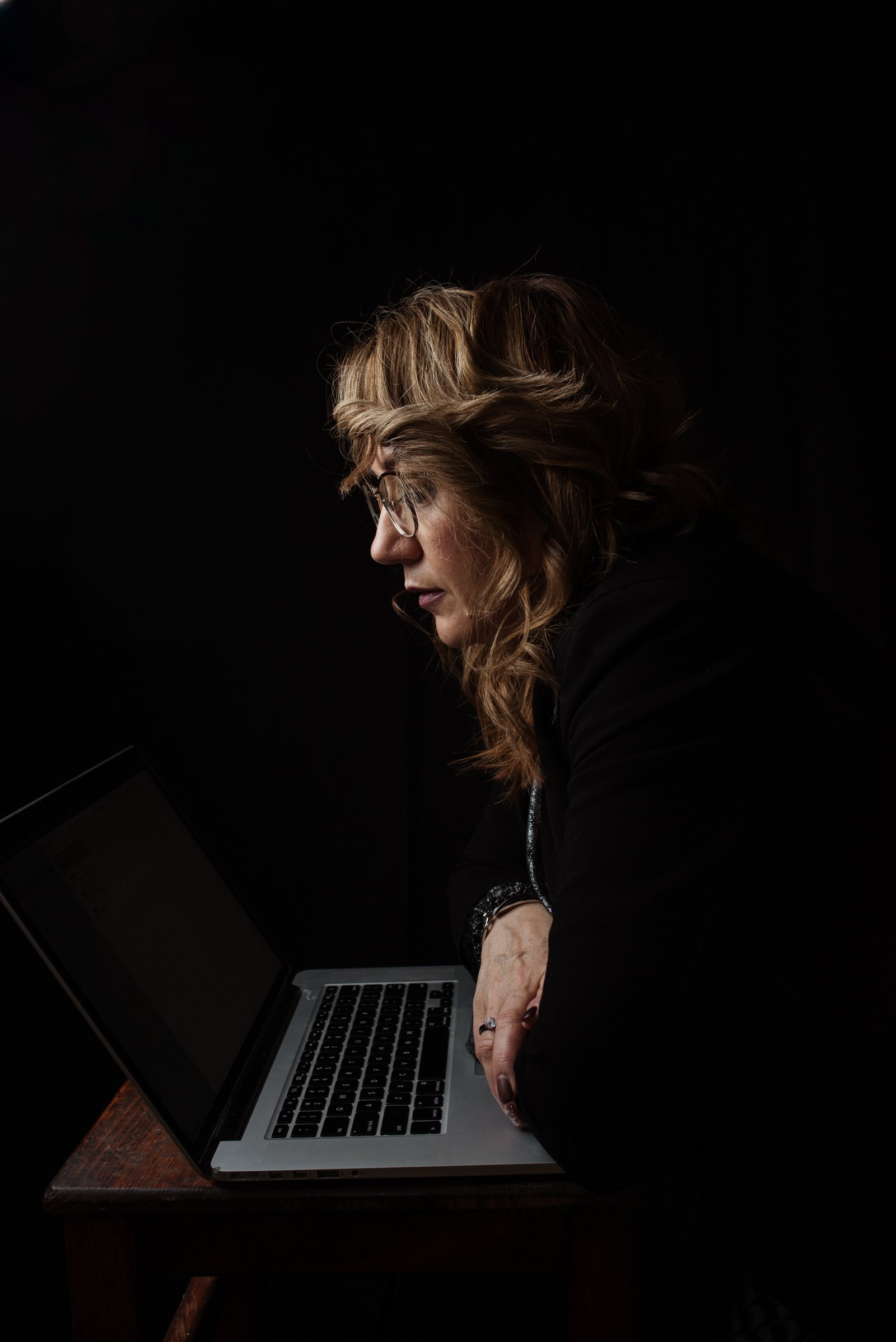 Researcher checking whether Netdesizn com is a legitimate information platform